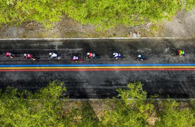 环拉萨自行车大赛曲水站比赛举行